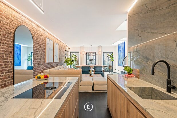 JOURNÉE DE VISITE 28/11 : Appartement duplex unique avec vue sur l'eau et terrasse sur le toit dans le quartier historique de Patershol.
