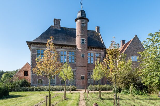 Volledig gerestaureerde 17de eeuwse manoir in Rennaissancestijl