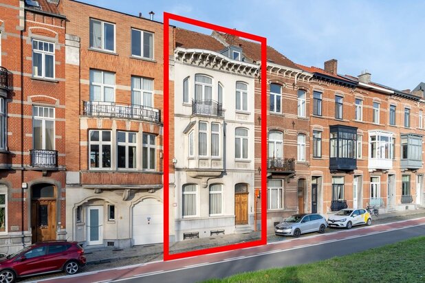 Prachtige brede herenwoning met tuin op 2 are 58  nabij het Nieuw Kwartier in Leuven !