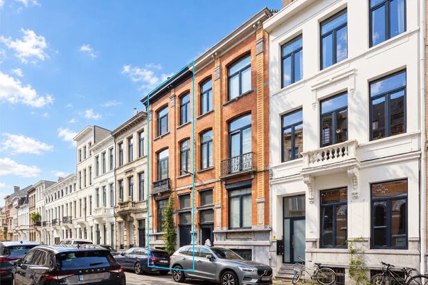 Maison de maître pleine de caractère avec cour intérieure conviviale à Berchem