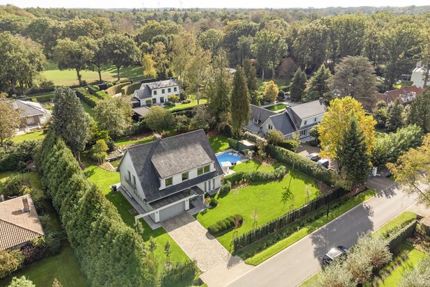 Ruime villa met zwembad op toplocatie in 's Gravenwezel