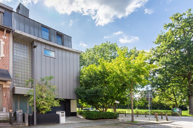 Lichtrijke architectenwoning met tuin te Pulhofwijk 