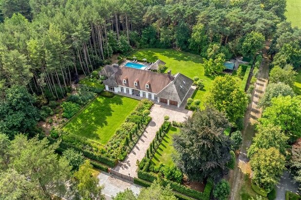 Landelijke luxe: unieke villa op ca. 11.000 m² privé-domein