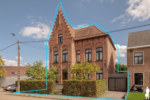 Karaktervolle woning met 6 slk, zwembad + atelier