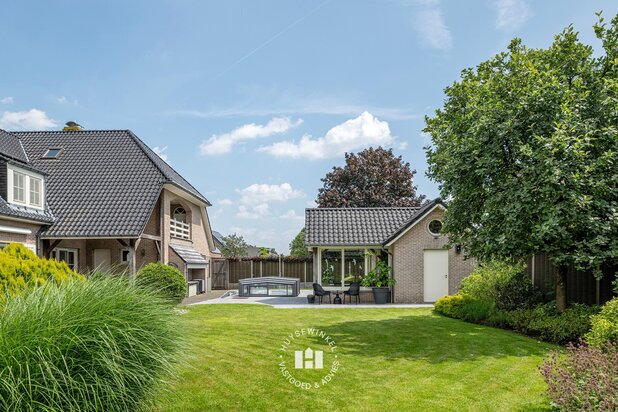 Statige villa met verzorgde tuin in het residentiele Lobos