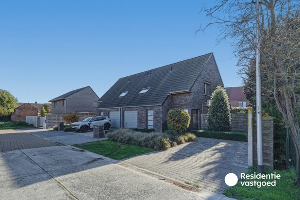 Magnifique maison semi-ouverte très récente dans un quartier calme au centre d'Oudenburg.