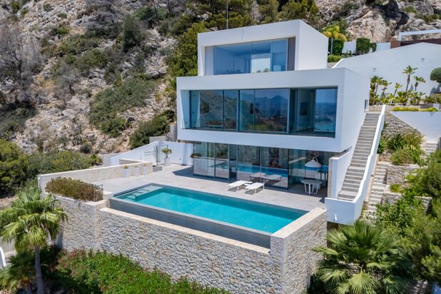 Luxe architectenvilla in Mascarat – Altea met panoramisch zeezicht en extra bouwgrond