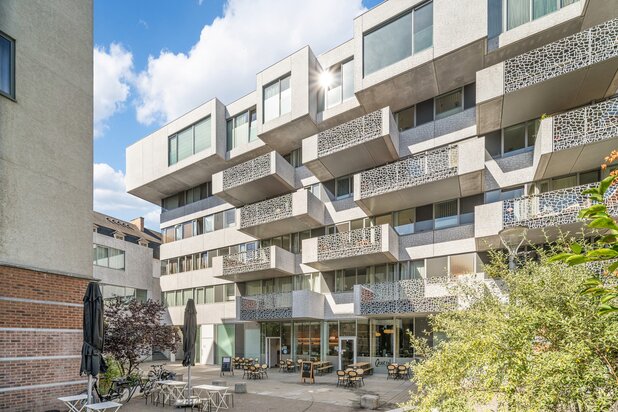 Zwembadsite : instapklaar appartement 157m² met terras, tuintje en parking !