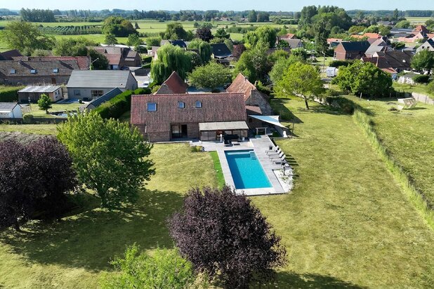 Prachtige villa met zwembad en ruime tuin