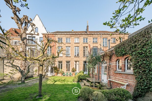 Historische parel