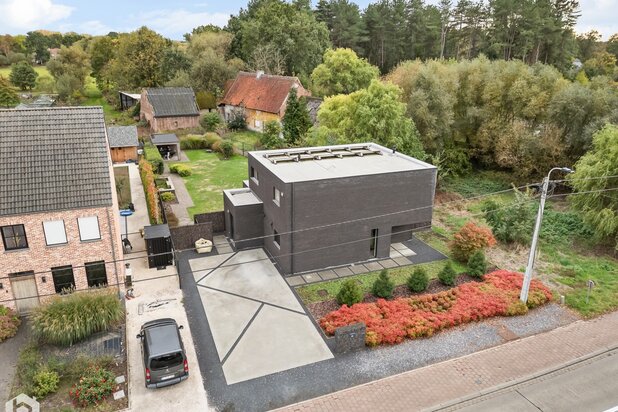 Tijdloze, instapklare woning met 3 slpkrs op perceel van 824 m² te Keerbergen