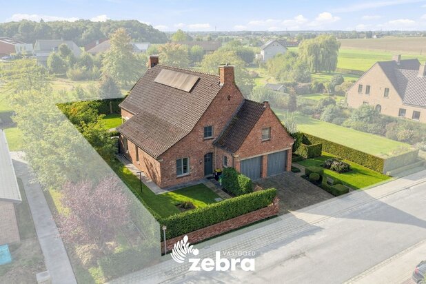 Instapklare open bebouwing met 4 slaapkamers, dubbele garage en prachtige tuin op een rustige ligging!