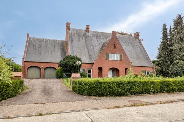 Karaktervolle villa met uitzonderlijk veel ruimte en tal van mogelijkheden
