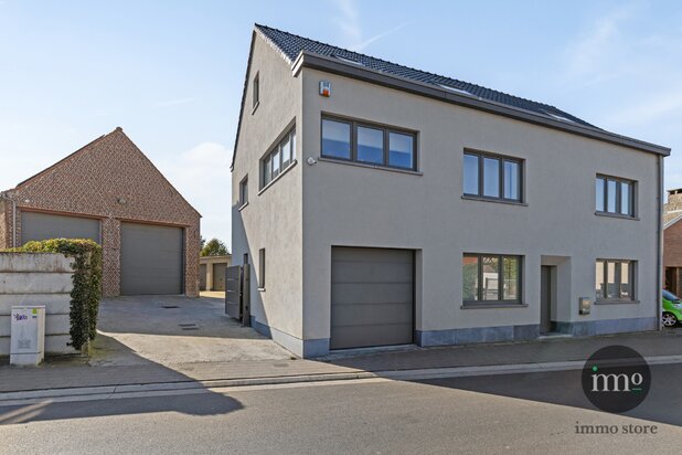 MULTIFUNCTIONAL fully renovated property with annex, 7 bedrooms, guest apartment, garden and swimming pool