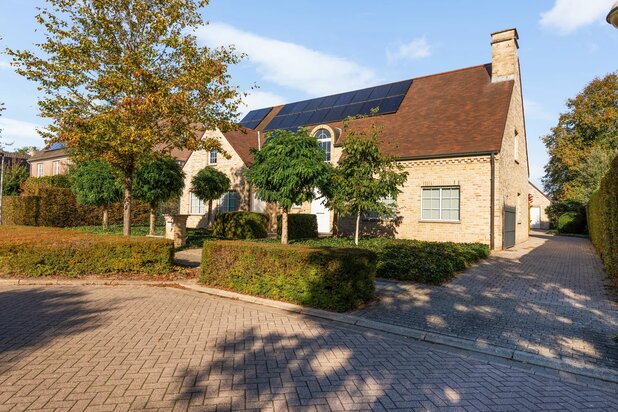 Villa met praktijkruimte op een toplocatie te Lier.