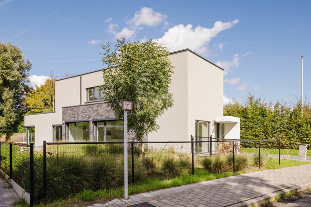 Maison individuelle prête à emménager sur terrain de 1123M²