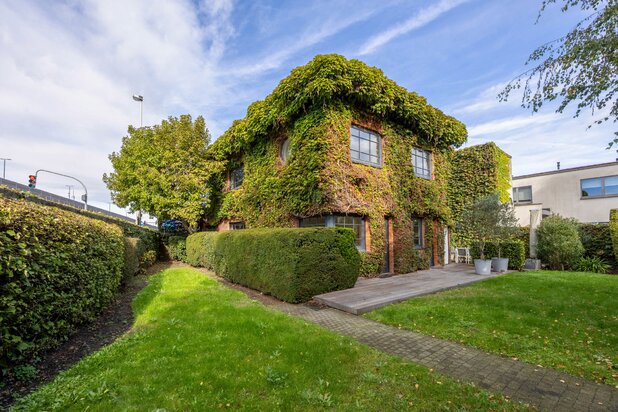 Bijzondere karakterwoning met tuin en praktijkruimte