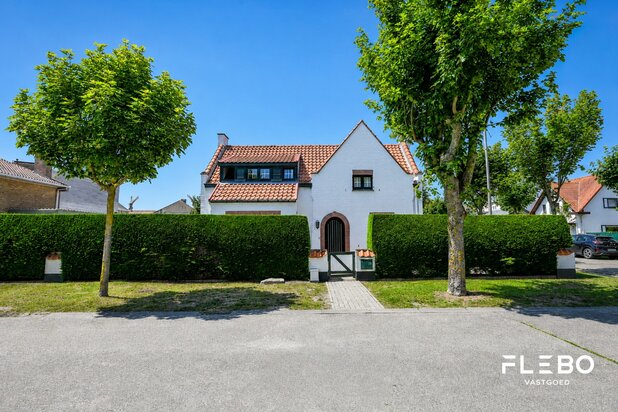 Charmante villa op residentiële locatie vlakbij het commerciële centrum!