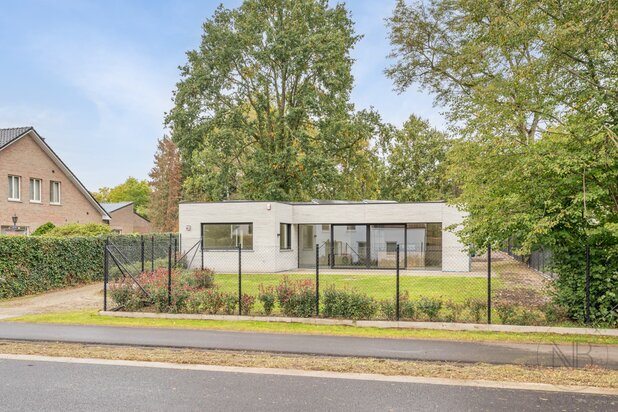 Moderne gelijkvloerse woning in Zonhoven op een perceel van 10a 91ca