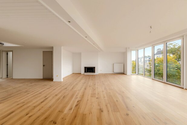 Parvis Saint-Pierre : Superbe penthouse duplex 3 chambres, bureau + garage