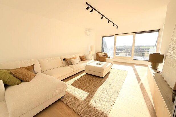Spacious duplex apartment with 4 bedrooms and sun terrace.