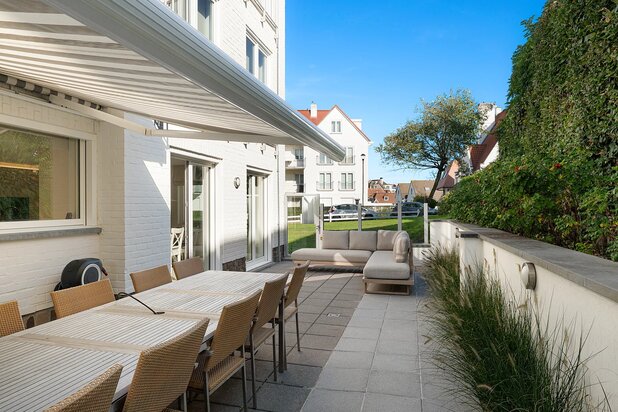Beautiful garden apartment with 3 large bedrooms in Duinbergen