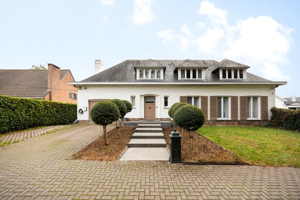 Rustig en groen gelegen statige, instapklare villa