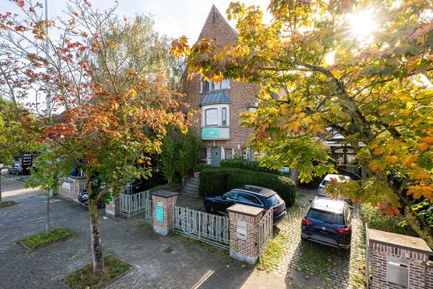 ***** Miljoenenkwartier/Miljardenkwartier - Praktijk/kantorenvilla met véle mogelijkheden & potentieel *****