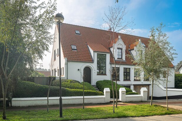 Karaktervolle koppelvilla aan de Royal Zoute Golf Club