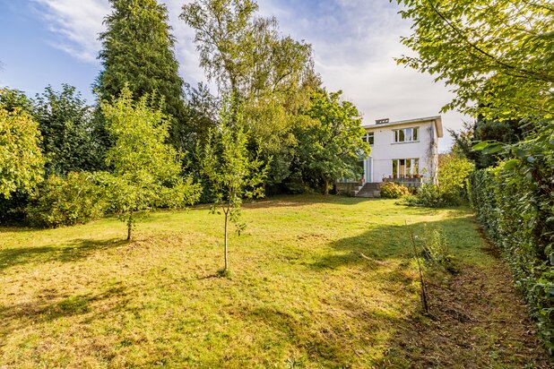 Prachtige modernistische villa op een perceel van 10 are 20