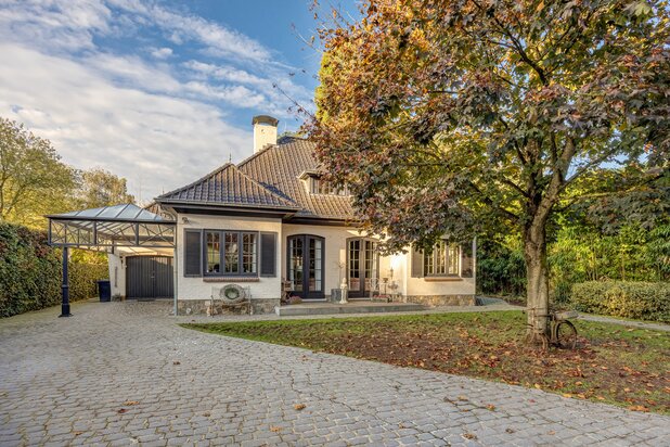 Karaktervolle villa, voorkant Schilde op ca. 1427 m²