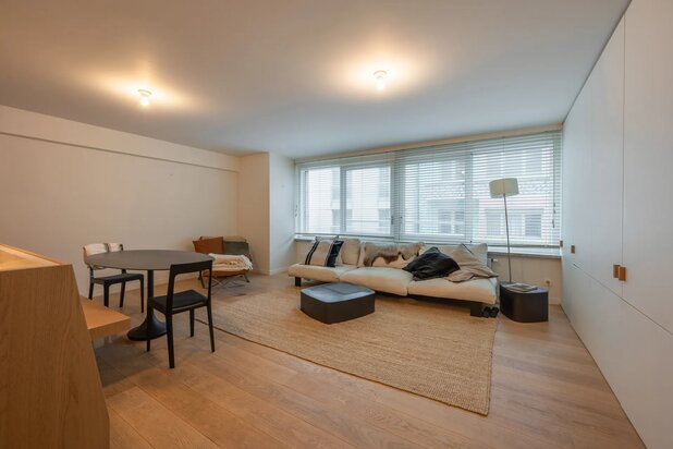 Appartement lumineux de deux chambres avec vue latérale sur la mer au Zoute
