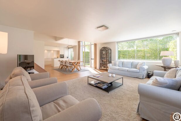 Prachtige, lichtrijke woning in hartje Zoute. 
