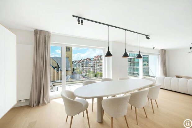 Penthouse ensoleillé (3 ch.) vue dégagée, près Dumortier