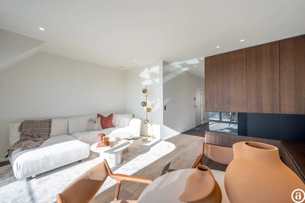 Penthouse au coeur du Zoute sur l'avenue du Littoral jouissant des vues imprenables sur les villas. 