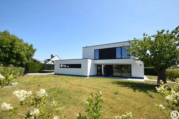 Belle villa moderne individuelle située dans un quartier résidentiel au calme à Knokke.