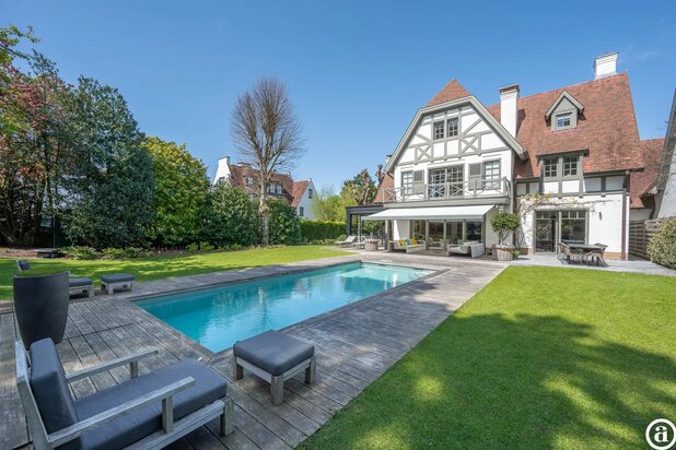 Prachtige villa met zwembad rustig gelegen in een paadje in hartje Zoute.