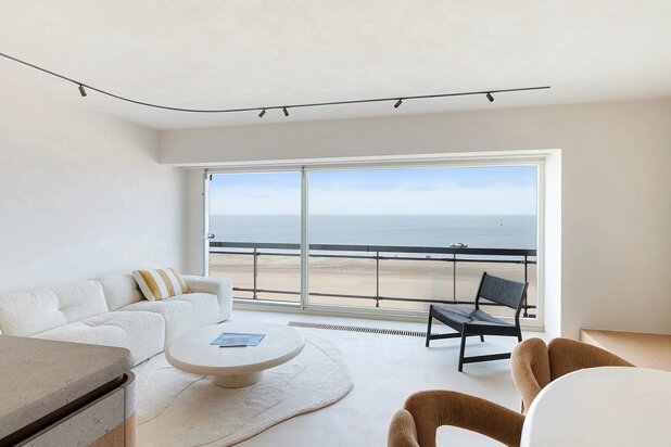 Magnifiquement rénové appartement avec vue sur la mer.