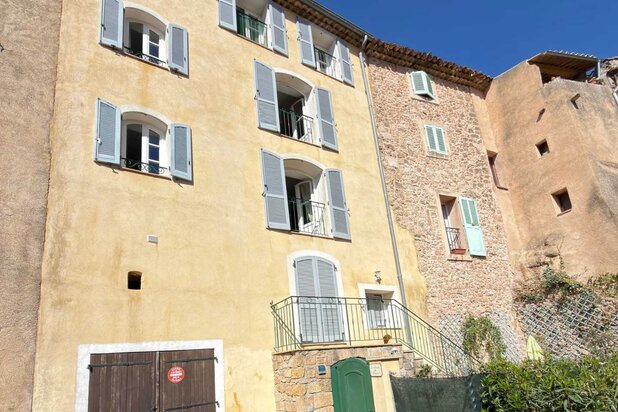 Villecroze – Maison de village de 224,5 m² avec 4 appartements indépendants