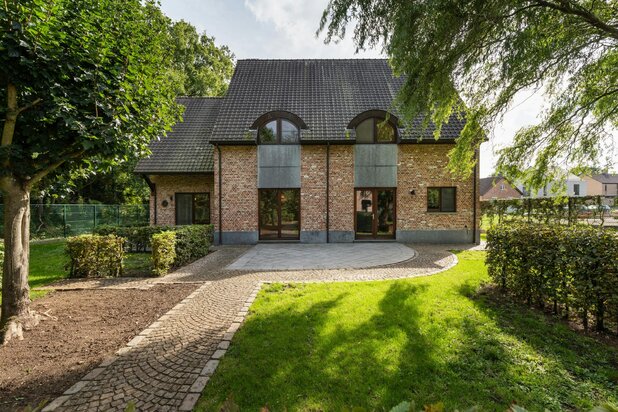 Exclusief landhuis op 80 are met ruimte voor wonen en werken