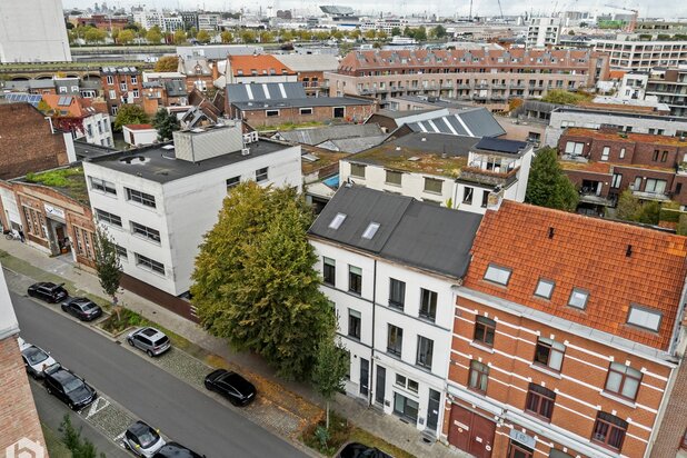 Gerenoveerd herenhuis met 4 slpkrs, 2 badkamers en stadstuin vlakbij Park Spoor Noord