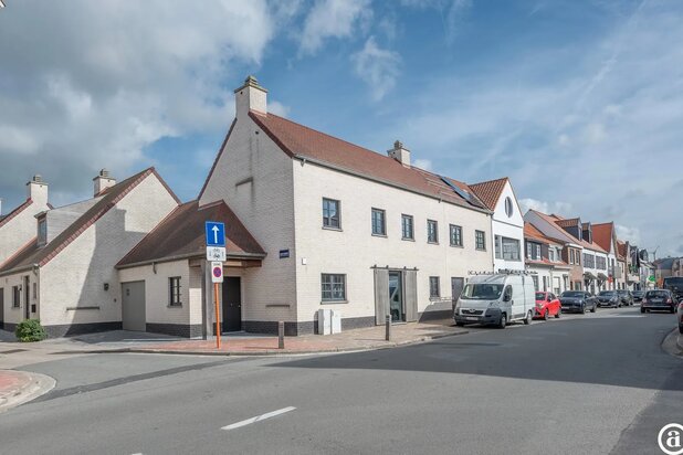 Maison d'angle récente avec 4 chambres et terrasse au ville