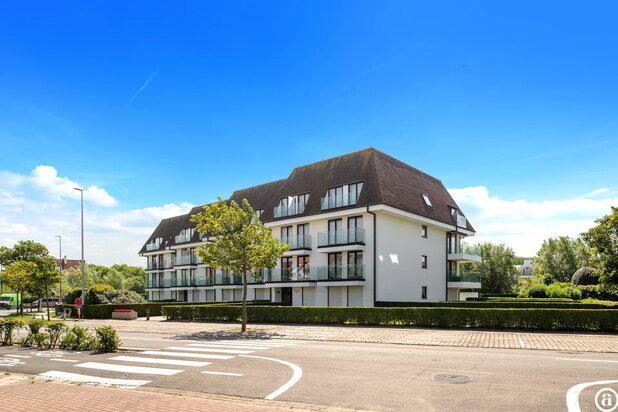 Appartement rénové dans un bel immeuble au zoute