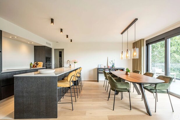 Appartement récent avec grande terrasse, centre de Waregem [Stationsstraat].
