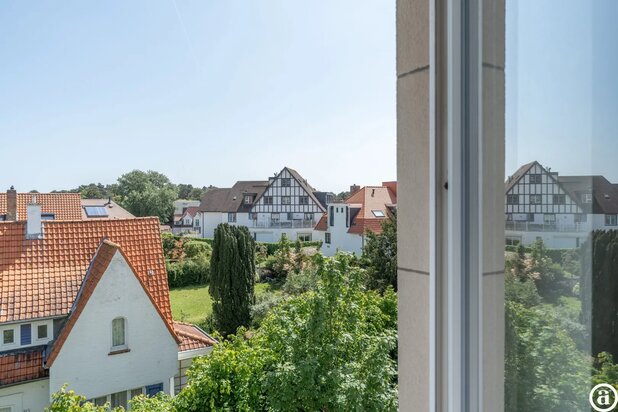 Appartement entièrement rénové avec une vue unique sur les villas de Churchilllaan.