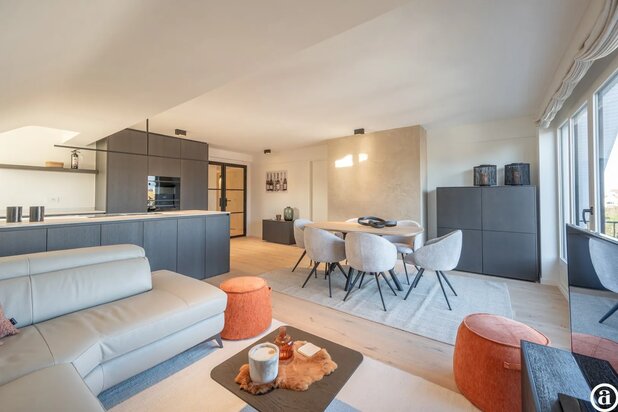 Appartement rénové avec goût, situé près de la petite église des Dominicains.