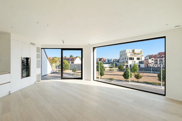 Appartement neuf élégant avec vue dégagée près du centre.