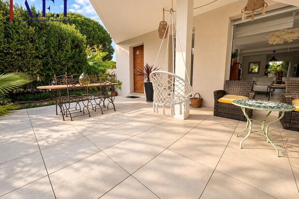 Bas de villa T4 avec jardins et terrasses