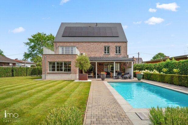 Moderne en energiezuinige villa met zwembad