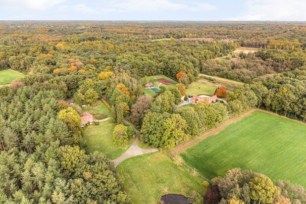 Excl domaine de 20 ha avec 2 villas.